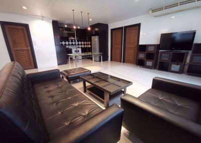 2 bed Condo in Supalai Place Condominium Khlong Tan Nuea Sub District C10676