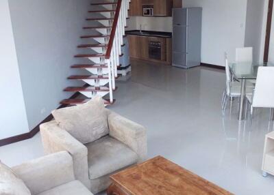 3 bed Duplex in P.W.T. Mansion Khlongtoei Sub District C10666