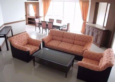 3 bed Condo in P.W.T. Mansion Khlongtoei Sub District C10664