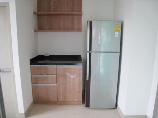 3 bed Condo in P.W.T. Mansion Khlongtoei Sub District C10664