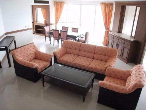 3 bed Condo in P.W.T. Mansion Khlongtoei Sub District C10662