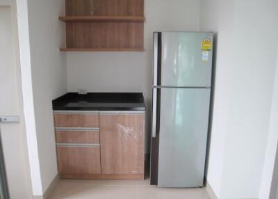 3 bed Condo in P.W.T. Mansion Khlongtoei Sub District C10661