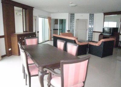 3 bed Condo in P.W.T. Mansion Khlongtoei Sub District C10661