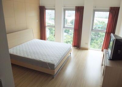 2 bed Duplex in P.W.T. Mansion Khlongtoei Sub District C10659