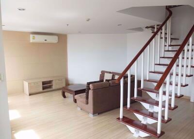 2 bed Duplex in P.W.T. Mansion Khlongtoei Sub District C10659