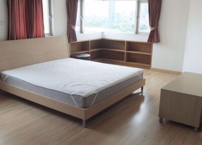 2 bed Duplex in P.W.T. Mansion Khlongtoei Sub District C10659