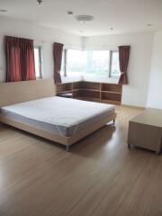 2 bed Duplex in P.W.T. Mansion Khlongtoei Sub District C10659