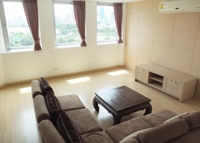 2 bed Duplex in P.W.T. Mansion Khlongtoei Sub District C10659