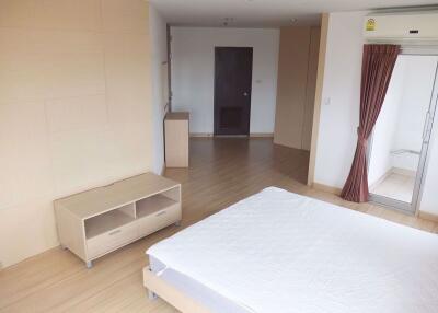 2 bed Duplex in P.W.T. Mansion Khlongtoei Sub District C10659