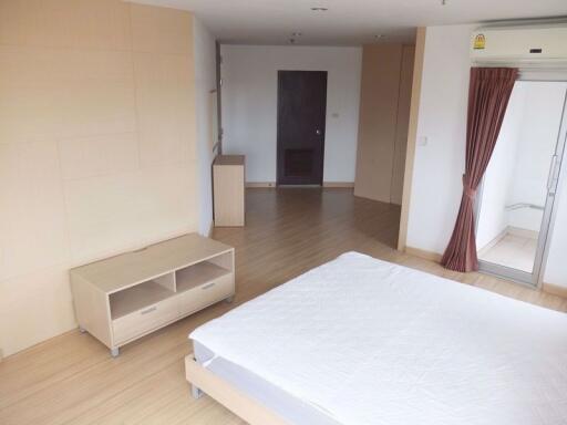 2 bed Duplex in P.W.T. Mansion Khlongtoei Sub District C10659