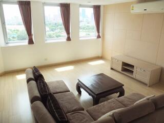 2 bed Duplex in P.W.T. Mansion Khlongtoei Sub District C10659