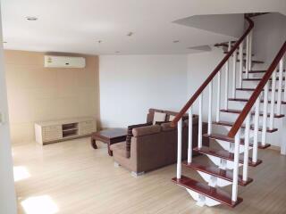 2 bed Duplex in P.W.T. Mansion Khlongtoei Sub District C10659