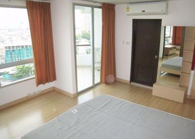 2 bed Duplex in P.W.T. Mansion Khlongtoei Sub District C10658
