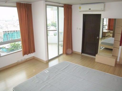 2 bed Duplex in P.W.T. Mansion Khlongtoei Sub District C10658