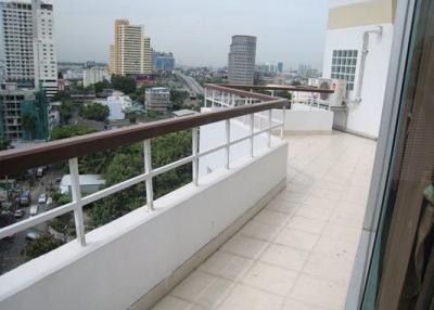 2 bed Duplex in P.W.T. Mansion Khlongtoei Sub District C10658