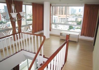 2 bed Duplex in P.W.T. Mansion Khlongtoei Sub District C10658