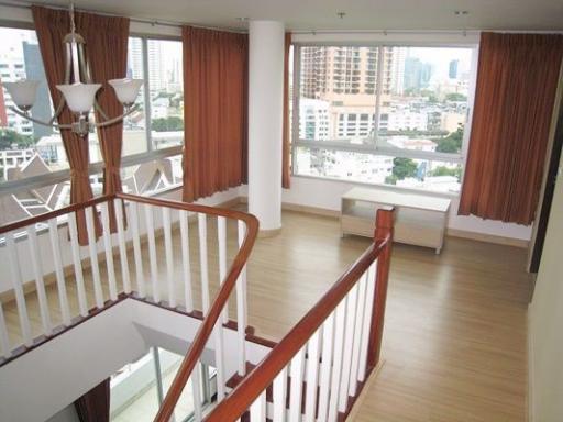 2 bed Duplex in P.W.T. Mansion Khlongtoei Sub District C10658