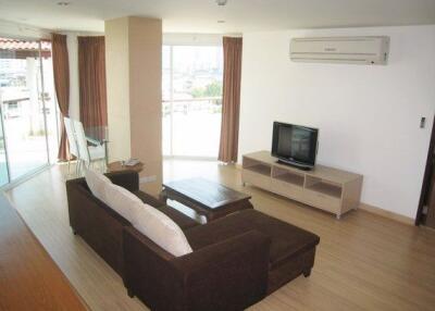 2 bed Condo in P.W.T. Mansion Khlongtoei Sub District C10657