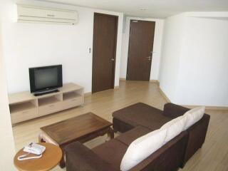 2 bed Condo in P.W.T. Mansion Khlongtoei Sub District C10657