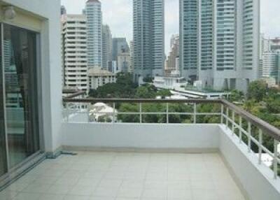 2 bed Condo in P.W.T. Mansion Khlongtoei Sub District C10656