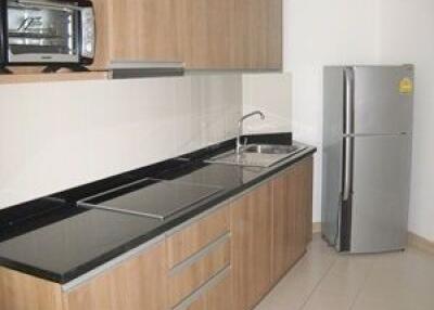 2 bed Condo in P.W.T. Mansion Khlongtoei Sub District C10656