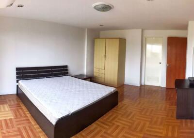 2 bed Condo in Lin Court Khlongtoei Sub District C10649