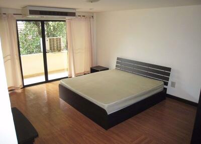 2 bed Condo in Lin Court Khlongtoei Sub District C10649