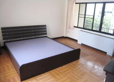 2 bed Condo in Lin Court Khlongtoei Sub District C10645