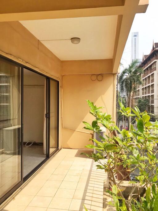 1 bed Condo in Lin Court Khlongtoei Sub District C10643