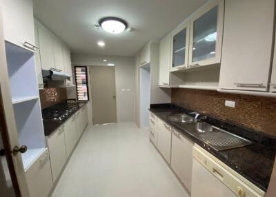 3 bed Condo in GP Grande Tower Khlong Toei Nuea Sub District C10632