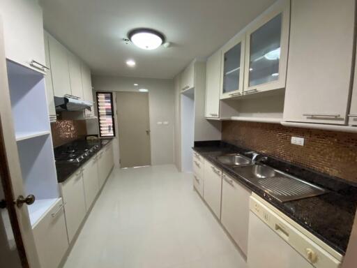 3 bed Condo in GP Grande Tower Khlong Toei Nuea Sub District C10632