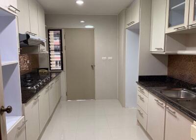 3 bed Condo in GP Grande Tower Khlong Toei Nuea Sub District C10632