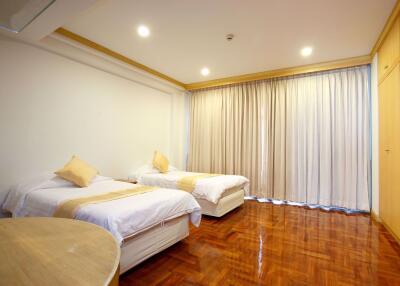 3 bed Condo in Chaidee Mansion Khlong Toei Nuea Sub District C10630