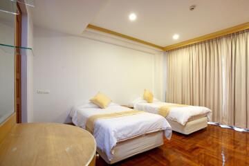 3 bed Condo in Chaidee Mansion Khlong Toei Nuea Sub District C10630