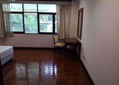 3 bed Condo in MSI III Garden Khlongtoei Sub District C10606