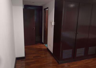 3 bed Condo in MSI III Garden Khlongtoei Sub District C10606