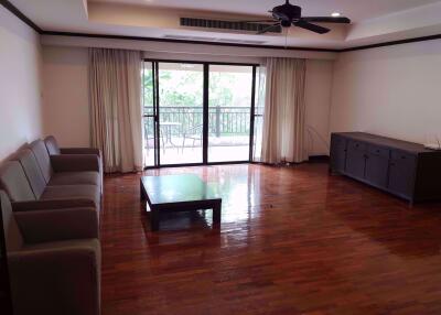 3 bed Condo in MSI III Garden Khlongtoei Sub District C10606