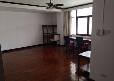 3 bed Condo in MSI III Garden Khlongtoei Sub District C10606