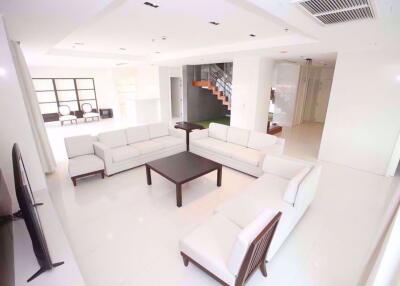 4 bed Duplex in Royal Residence Park Lumphini Sub District D10509