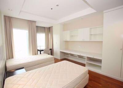 4 bed Duplex in Royal Residence Park Lumphini Sub District D10509