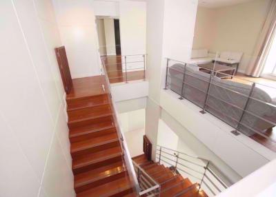 4 bed Duplex in Royal Residence Park Lumphini Sub District D10509