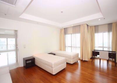 4 bed Duplex in Royal Residence Park Lumphini Sub District D10509