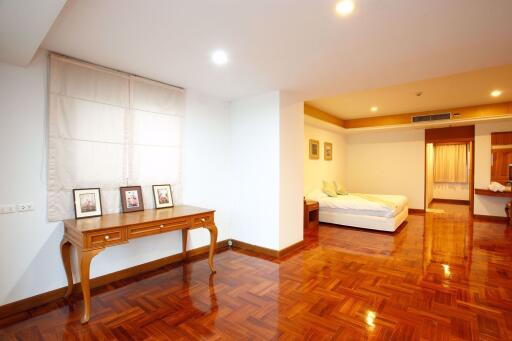 2 bed Condo in Chaidee Mansion Khlong Toei Nuea Sub District C10579