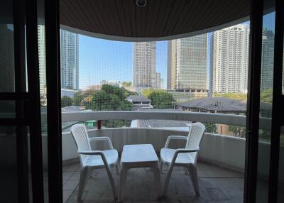 2 bed Condo in NL Residence Khlong Toei Nuea Sub District C10572