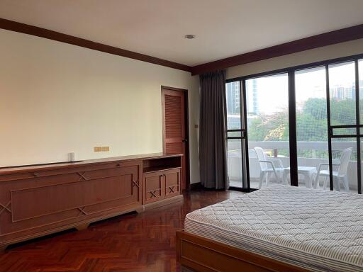 2 bed Condo in NL Residence Khlong Toei Nuea Sub District C10572