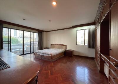 2 bed Condo in NL Residence Khlong Toei Nuea Sub District C10572