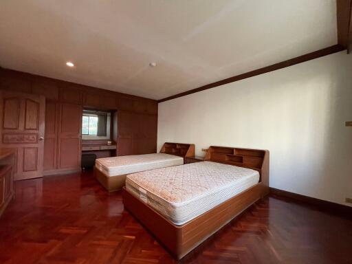 2 bed Condo in NL Residence Khlong Toei Nuea Sub District C10572