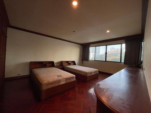 2 bed Condo in NL Residence Khlong Toei Nuea Sub District C10572