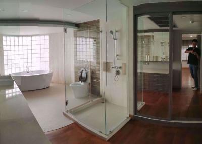 3 ห้องนอน, 5 ห้องน้ำ บ้าน ราคา ฿ 180,000/เดือน