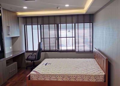 3 bed Duplex in Le Raffine Sukhumvit 24 Khlongtan Sub District D10508